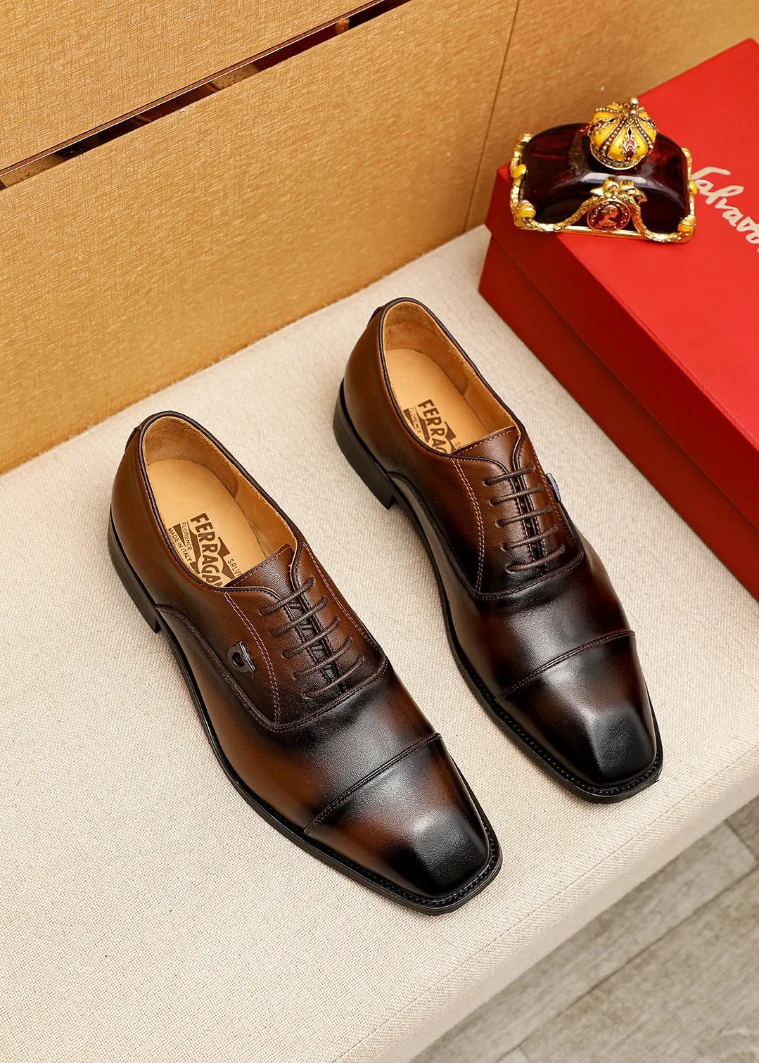Men's shoes 💰480 💐 Product trademark: Ferragamo "Ferragamo" business leather shoes Regular size: 38-44 (45.46🉑️customized) Product materials: Selected imported calfskin upper, imported water-dyed cowhide leather lining. Strong three-dimensional visual effect, rubber outsole Color: 2⃣️colors available